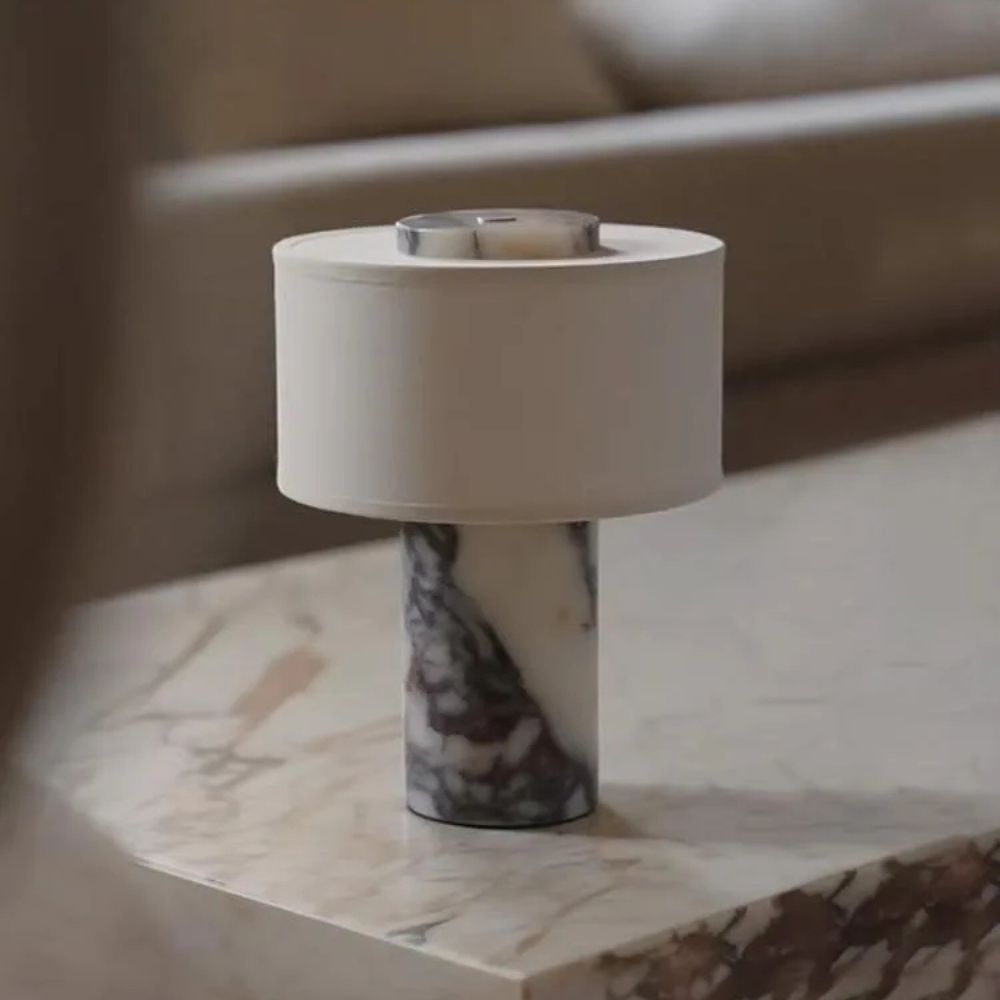 Bordslampa i marmor med touchfunktion