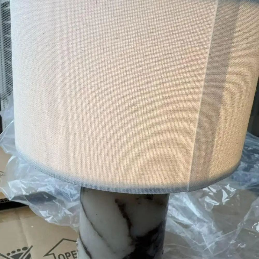 Bordslampa i marmor med touchfunktion