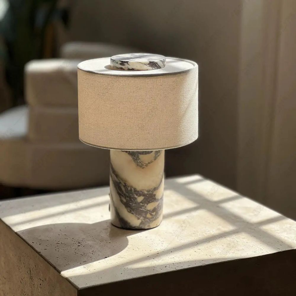 Bordslampa i marmor med touchfunktion