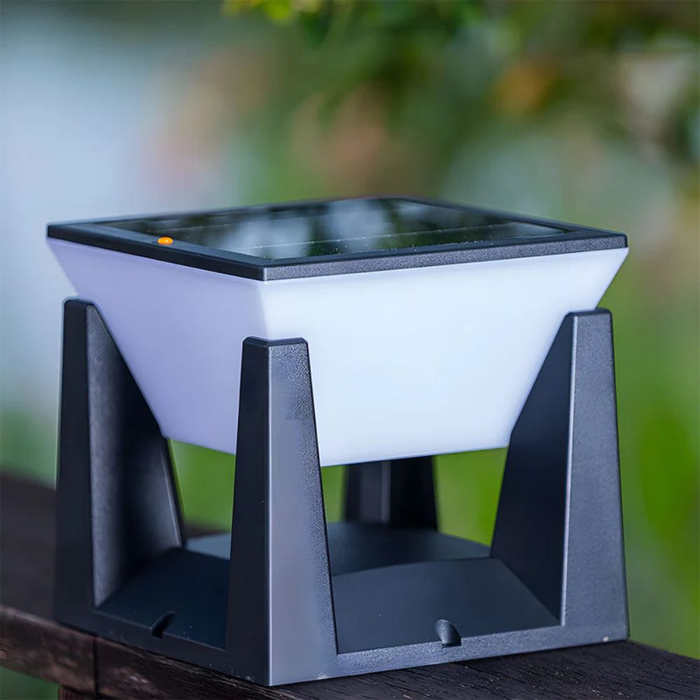 Solcellsdriven led utomhus stolplampa