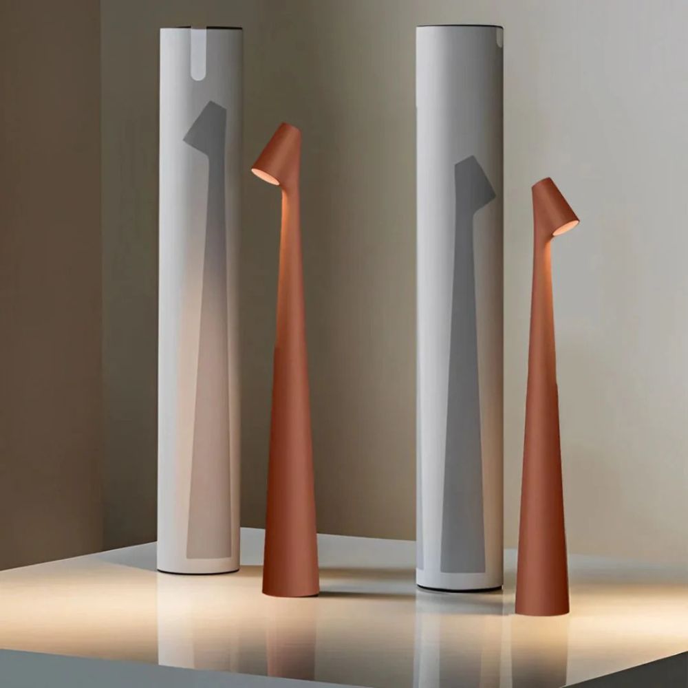 Smal uppladdningsbar bordslampa